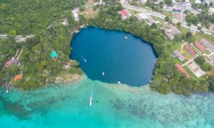 Cenote Azul em Bacalar